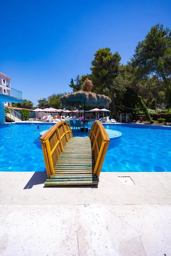 فندق Metropolis Palace دراس 3*,