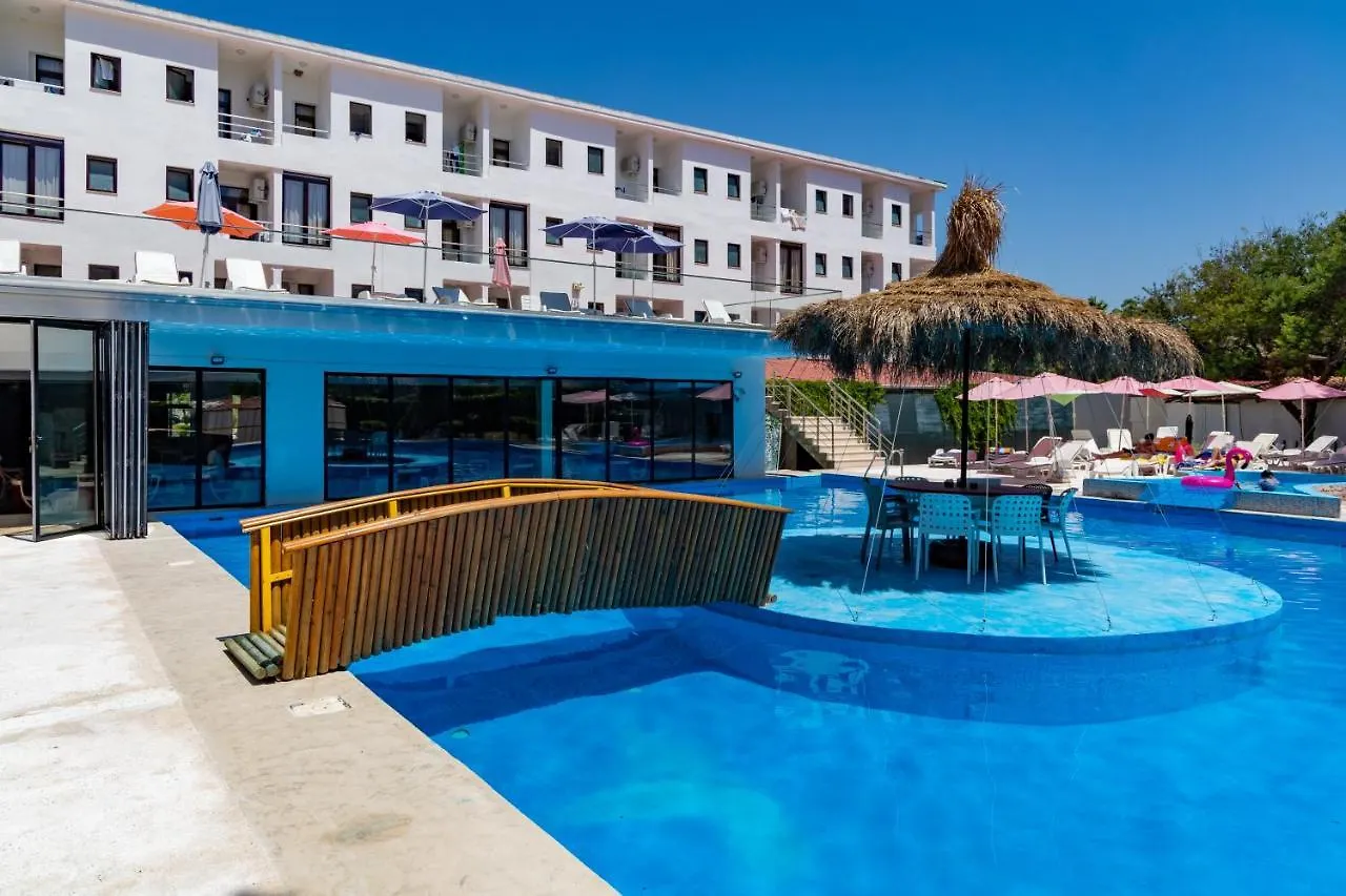 ***  فندق Metropolis Palace دراس ألبانيا