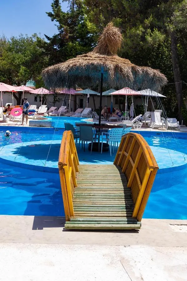 فندق Metropolis Palace دراس