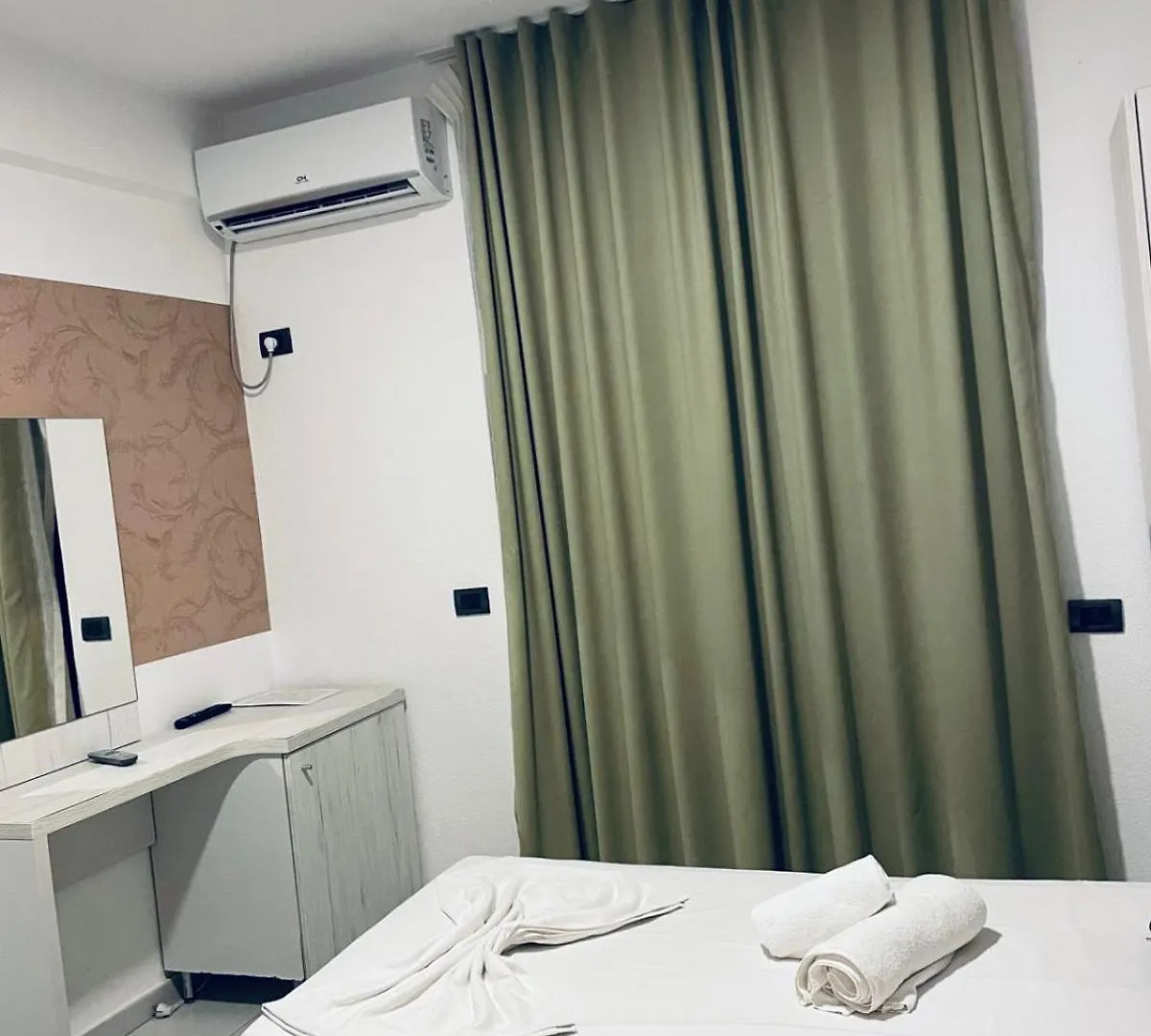 ***  فندق Metropolis Palace دراس ألبانيا