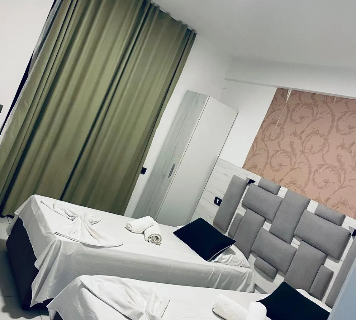 ***  فندق Metropolis Palace دراس ألبانيا
