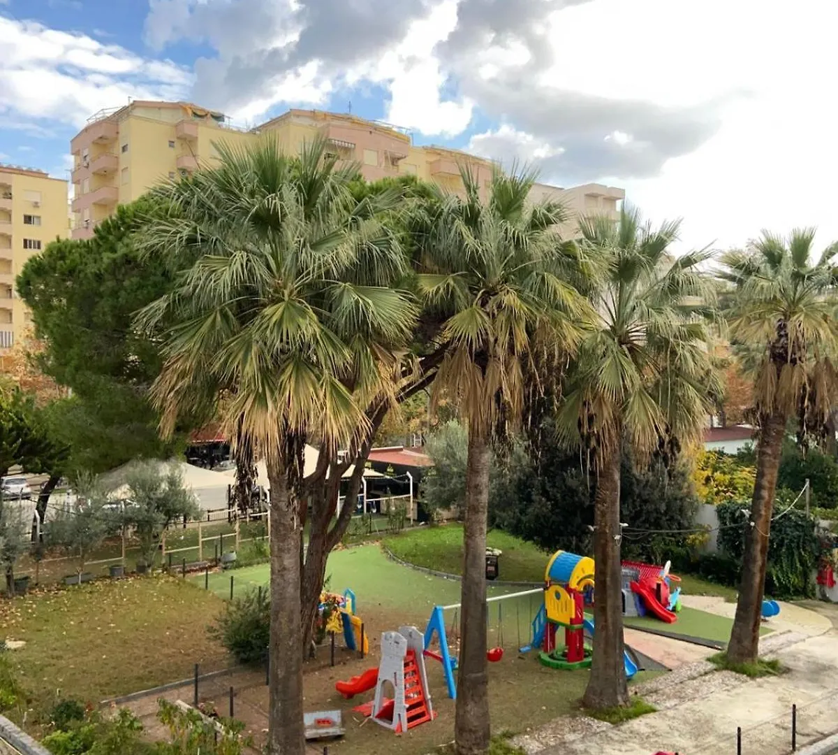 Metropolis Palace Hotel Durres