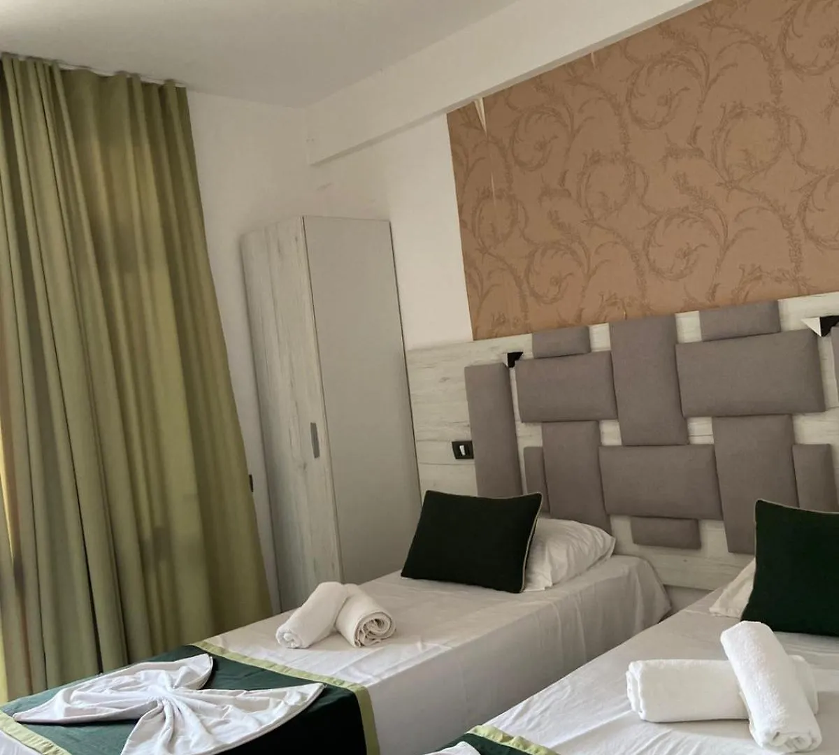 فندق Metropolis Palace دراس